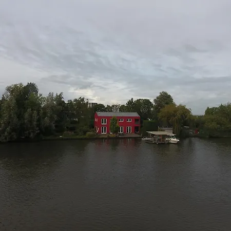 The Red House Bateau-hôtel *
